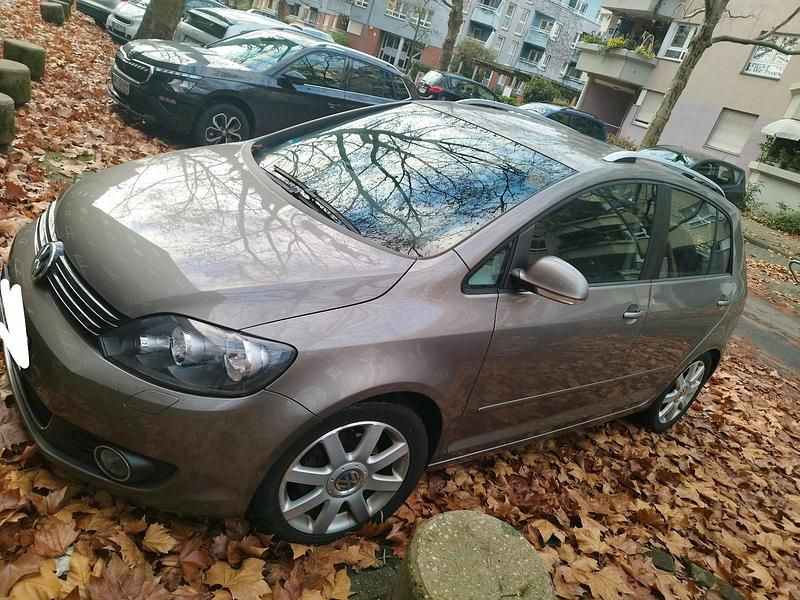 Braun Gebraucht 2011 VW Golf Plus Cross Highline Van / Kleinbus | 6.400 € (Etwas zu teuer) - Bild 1/4
