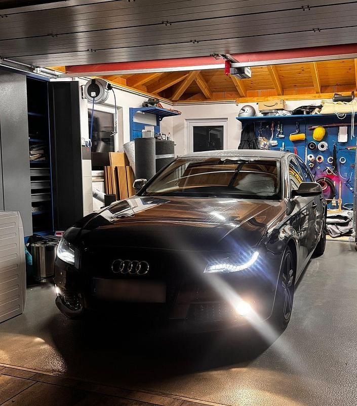 Grau Gebraucht 2012 Audi A4 Ambition Limousine | 12.750 € (Teuer) - Bild 1/4