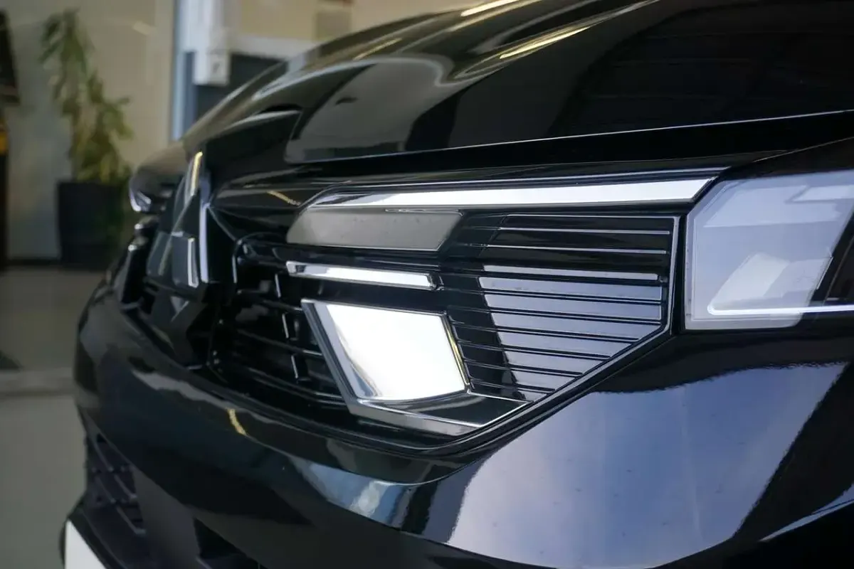 Neu Mitsubishi Colt Intense 91 PS (66 kW) 2025 Schwarz Kleinwagen