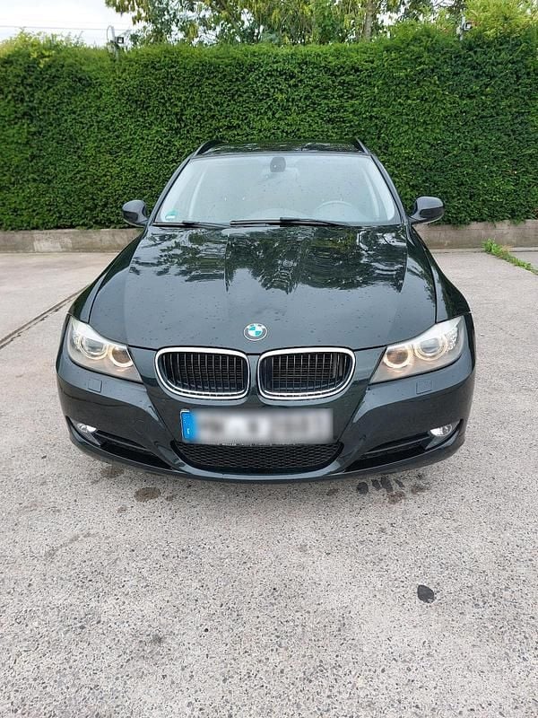 Schwarz Gebraucht 2012 BMW 318 Kombi | 7.400 € (Guter Preis) - Bild 1/4