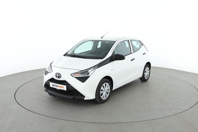 Weiß Gebraucht 2022 Toyota Aygo Business Edition Kleinwagen | 9.810 € (Superpreis) - Bild 1/3