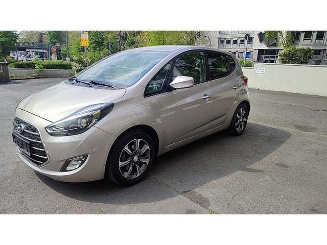 Gebraucht Hyundai ix20 YES! 90 PS (66 kW) 2017 Silber Kleinwagen