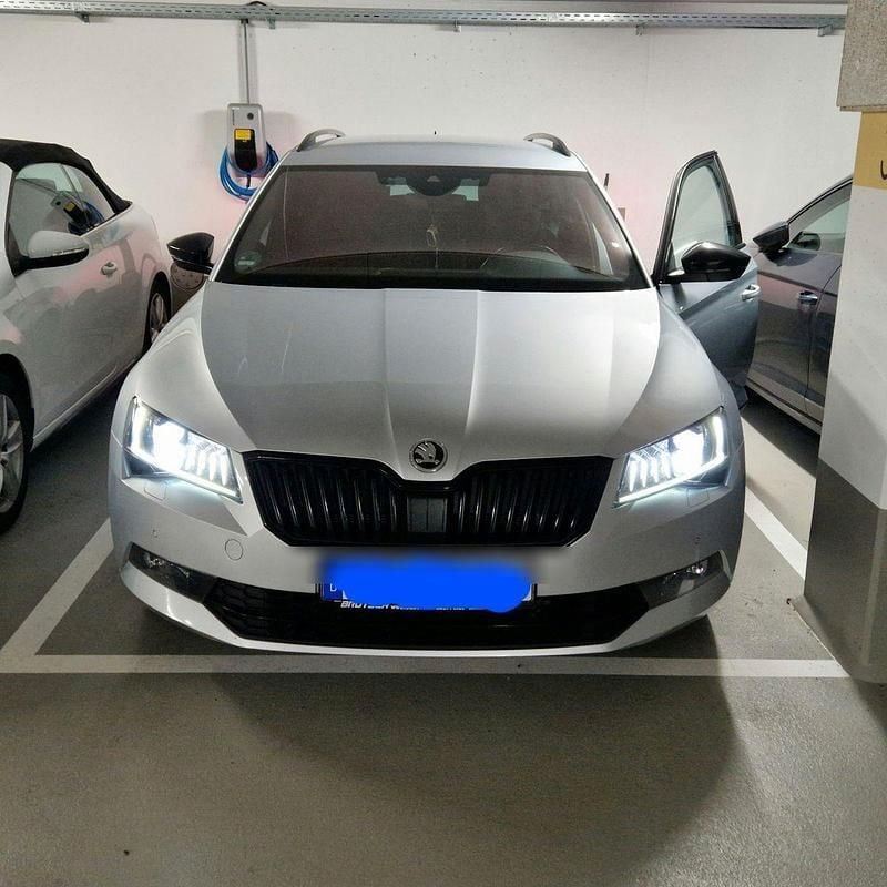 Grau Gebraucht 2019 Skoda Superb SportLine Kombi | 22.500 € (Superpreis) - Bild 1/4