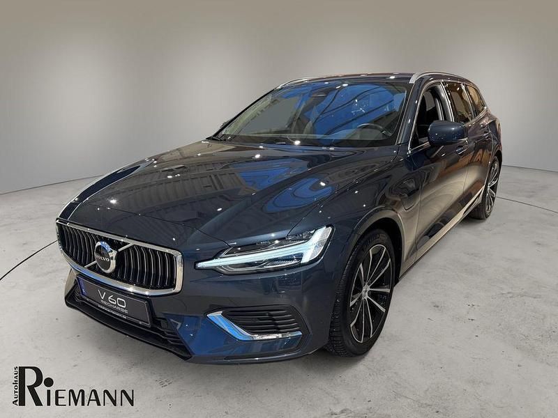 Gebraucht Volvo V60 Core 398 PS (292 kW) 2022 Blau Kombi