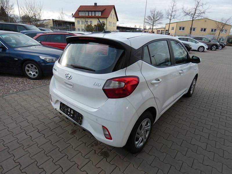 Gebraucht Hyundai i10 Select 67 PS (49 kW) 2023 Weiß Kleinwagen