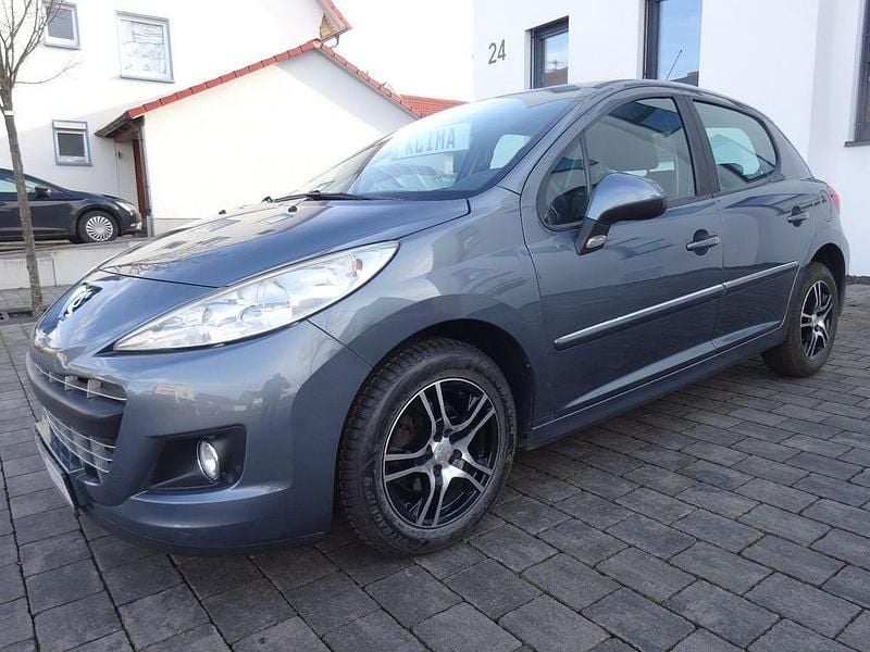 Grau Gebraucht 2011 Peugeot 207 Tendance Limousine | 4.800 € (Teuer) - Bild 1/4