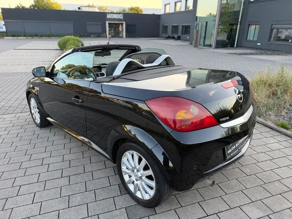 Gebraucht Opel Tigra Edition 90 PS (66 kW) 2009 Schwarz Cabrio