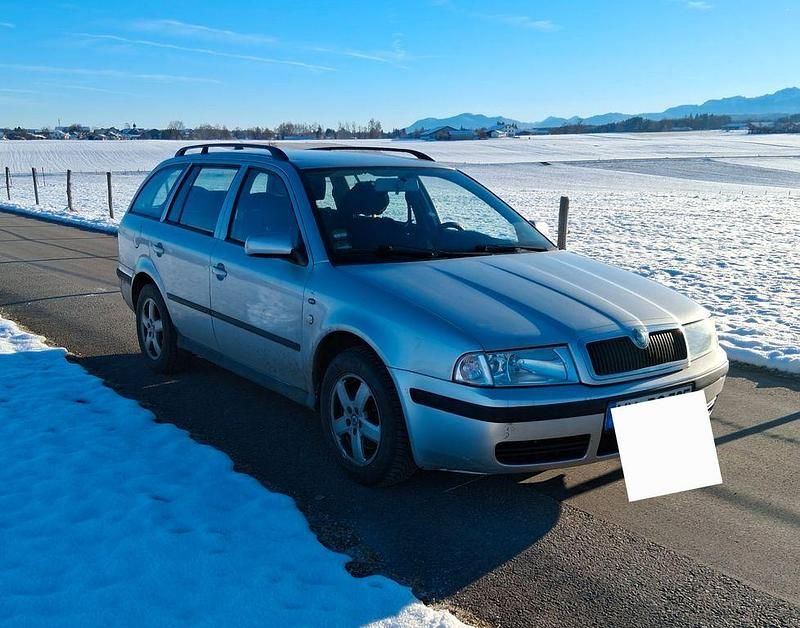 Grau Gebraucht 2003 Skoda Octavia Kombi | 1.100 € (Fairer Preis) - Bild 1/4