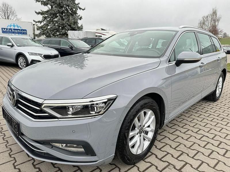 Gebraucht VW Passat Business 150 PS (110 kW) 2023 Grau Kombi