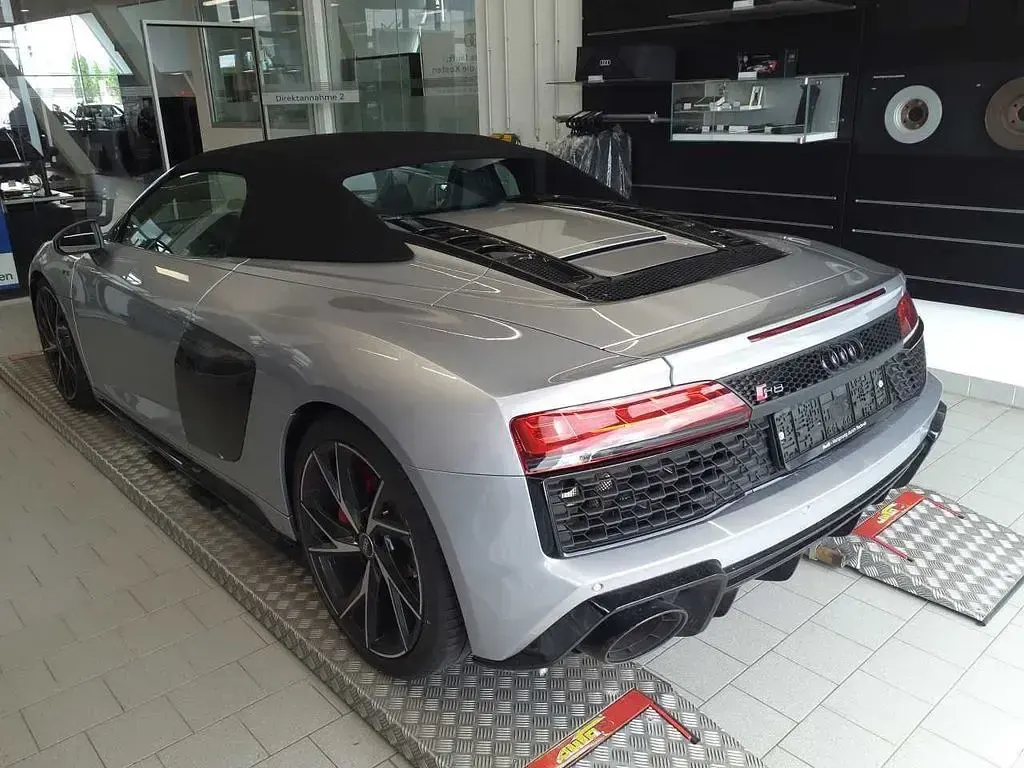 Gebraucht Audi R8 Spyder Performance 570 PS (419 kW) 2022 Florettsilber metallic Cabrio
