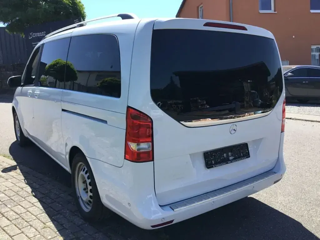 Gebraucht Mercedes V220 Edition 163 PS (119 kW) 2018 Weiß Van / Kleinbus
