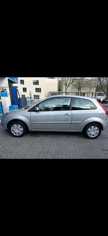 Gebraucht Ford Fiesta Trend 109 PS (80 kW) 2008 Grau Kleinwagen
