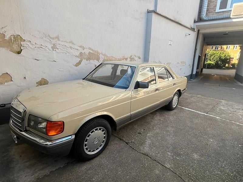 Beige Gebraucht 1988 Mercedes S260 Limousine | 7.000 € - Bild 1/4