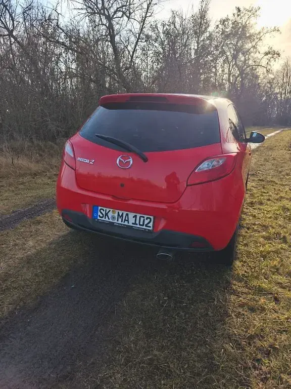 Gebraucht Mazda 2 75 PS (55 kW) 2010 Rot Kleinwagen