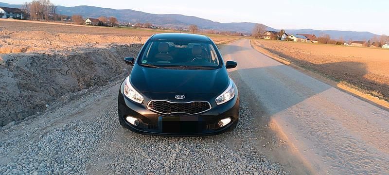 Gebraucht Kia Ceed 100 PS (73 kW) 2015 Schwarz Kleinwagen