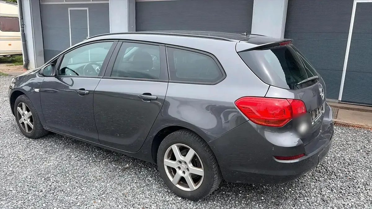 Gebraucht Opel Astra 140 PS (102 kW) 2013 Grau Kombi