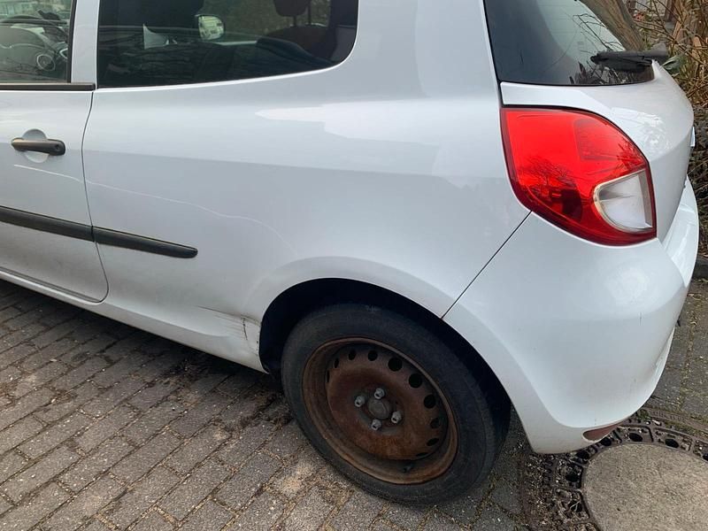 Gebraucht Renault Clio IV 55 PS (40 kW) 2012 Weiß Kleinwagen