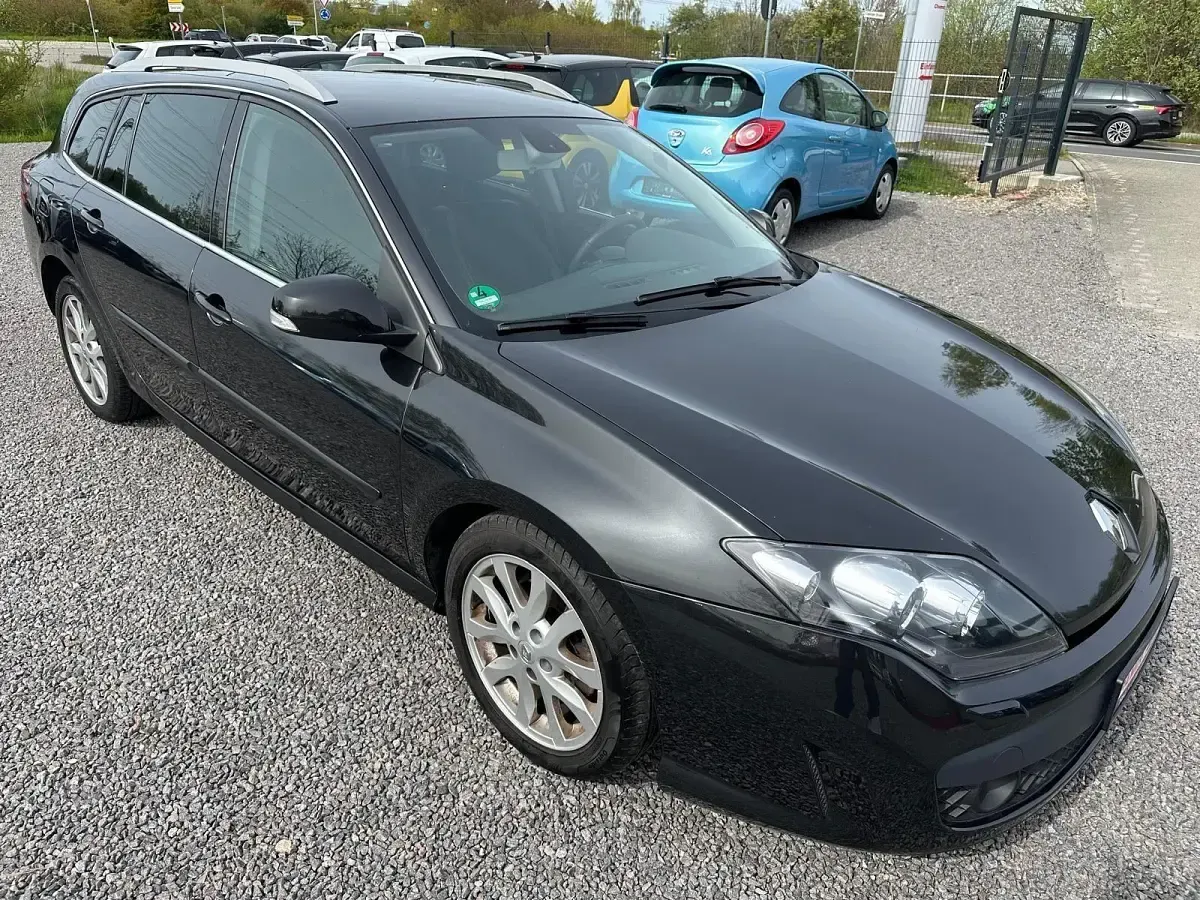 Gebraucht Renault Laguna III Expression 150 PS (110 kW) 2010 Schwarz Limousine