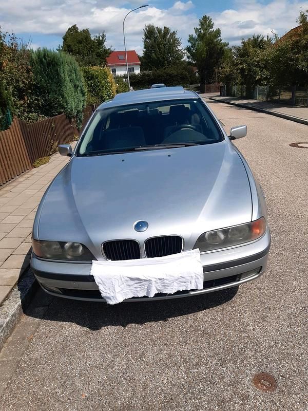 Silber Gebraucht 1997 BMW 520 Limousine | 2.200 € (Guter Preis) - Bild 1/4