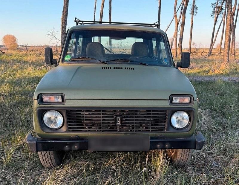 Second-hand Lada niva 86 CP (63 kW) 2002 Verde SUV