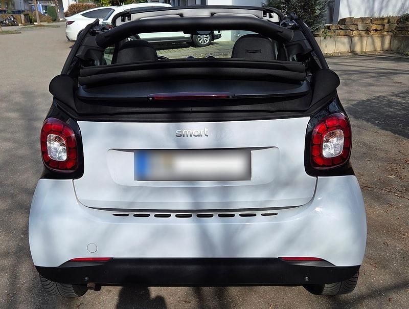 Gebraucht Smart ForTwo Cabrio Passion 90 PS (66 kW) 2017 Weiß Cabrio
