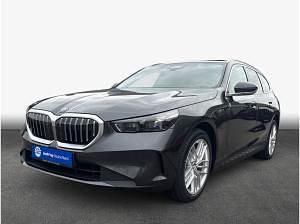 Neu BMW 530e 190 PS (139 kW) 2026 Sophistograu brillanteffekt me Kombi
