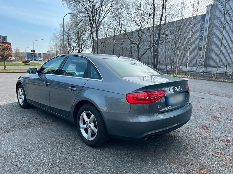 Gebraucht Audi A4 143 PS (105 kW) 2013 Grau Limousine