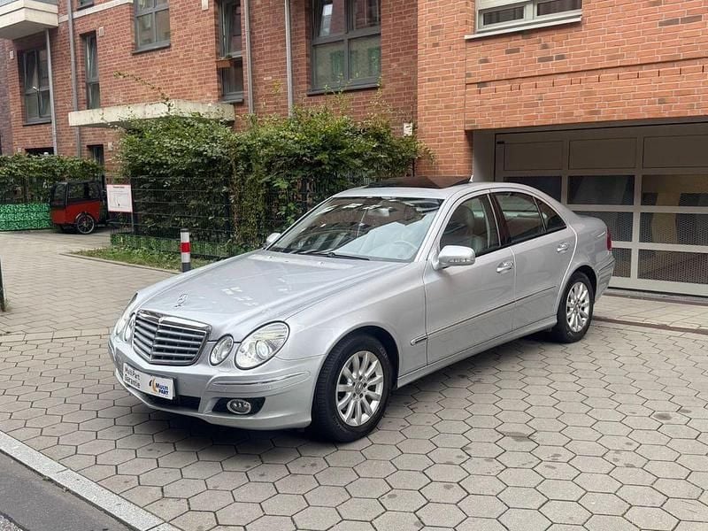 Silber Gebraucht 2008 Mercedes E280 Elegance Limousine | 11.499 € (Teuer) - Bild 1/4