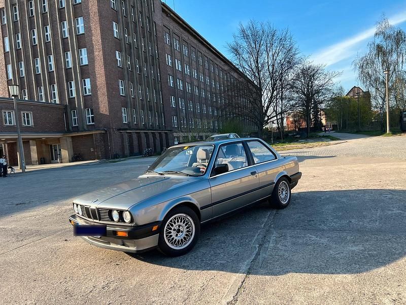 Gebraucht BMW 316 100 PS (73 kW) 1989 Silber Limousine