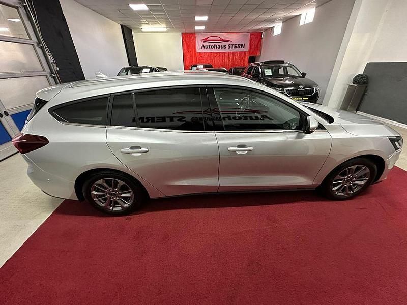 Gebraucht Ford Focus Titanium X 116 PS (85 kW) 2023 Silber Limousine