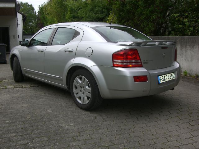 Gebraucht Dodge Avenger 140 PS (102 kW) 2008 Silber metallic Limousine