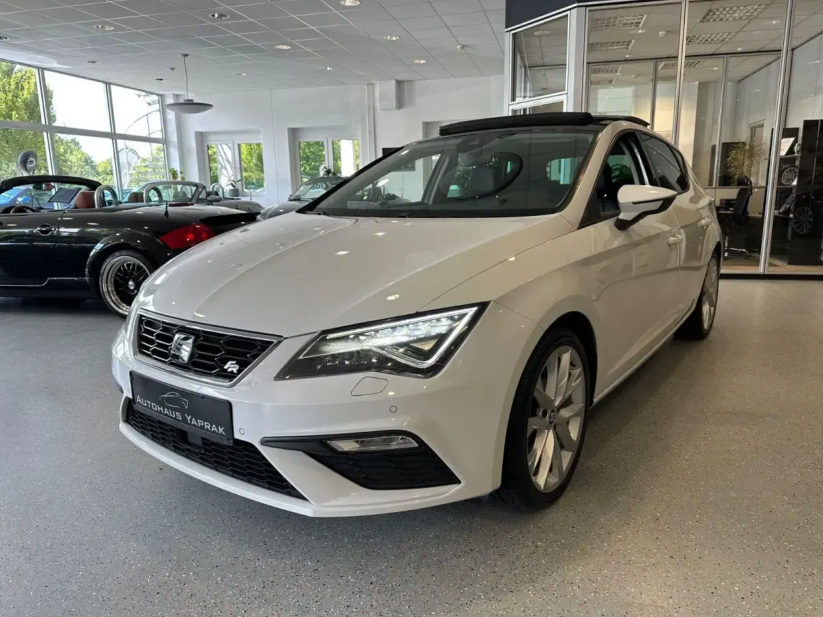 Używany Seat Leon Beats 150 KM (110 kW) 2018 Biały Sedan/Limuzyna