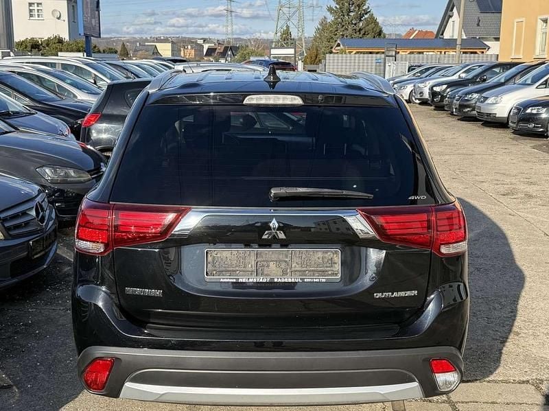 Gebraucht Mitsubishi Outlander Plus 150 PS (110 kW) 2017 Darkblack SUV