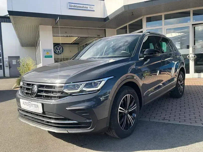 Gebraucht VW Tiguan Move 150 PS (110 kW) 2023 Delfingrau metallic (metallic) SUV