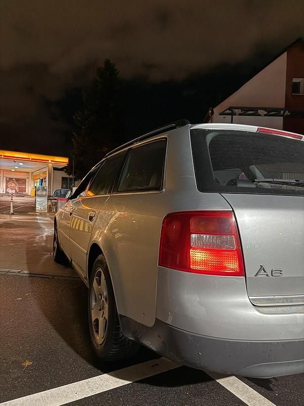 Grau Gebraucht 2000 Audi A6 Kombi | 1.099 € (Guter Preis) - Bild 1/4