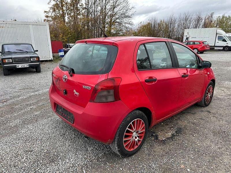 Gebraucht Toyota Yaris Cool 90 PS (66 kW) 2007 Rot Kleinwagen