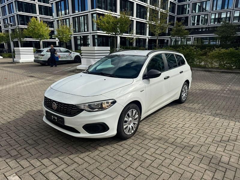 Weiß Gebraucht 2017 Fiat Tipo More Kombi | 8.900 € (Guter Preis) - Bild 1/4