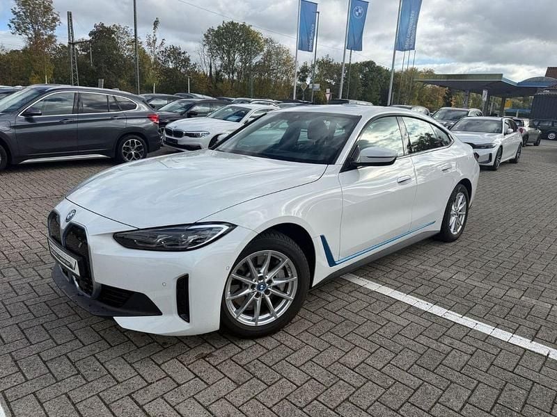 Weiss Gebraucht 2023 BMW i4 Sport Line Limousine | 36.990 € (Superpreis) - Bild 1/4