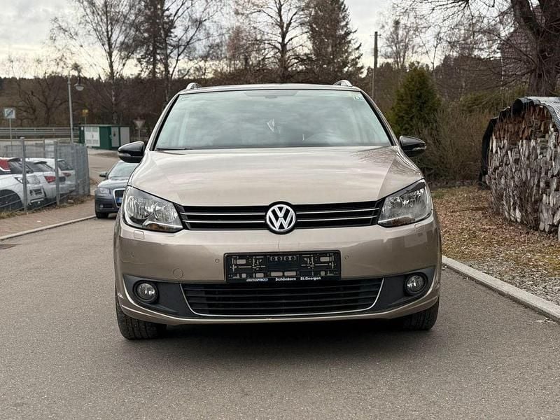 Gebraucht VW Touran Style 140 PS (102 kW) 2011 Braun Van / Kleinbus