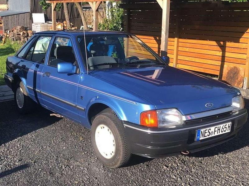 Blau Gebraucht 1989 Ford Escort Limousine | 3.500 € - Bild 1/4