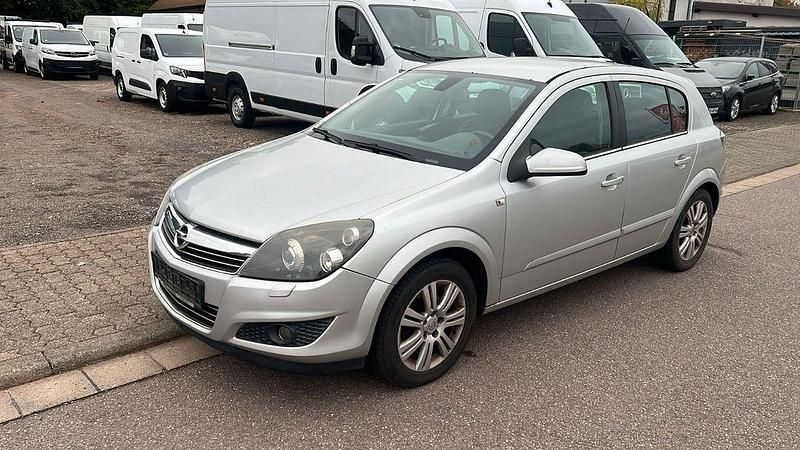Gebraucht Opel Astra Innovation 110 PS (80 kW) 2009 Silber Limousine