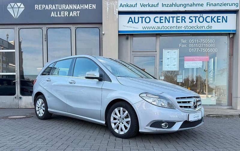 Gebraucht Mercedes B180 122 PS (89 kW) 2014 Silber Van / Kleinbus