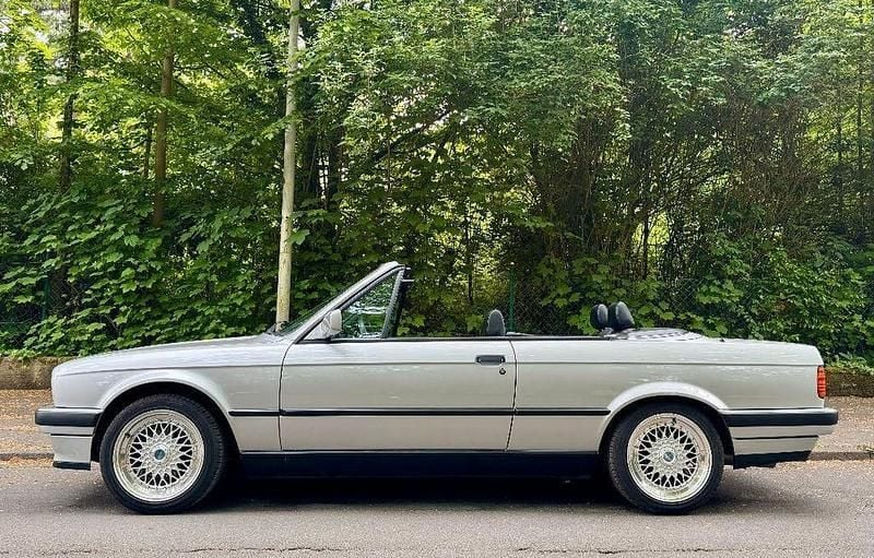 Silber Gebraucht 1993 BMW 318 Cabriolet Sport Line Cabrio | 11.850 € - Bild 1/4