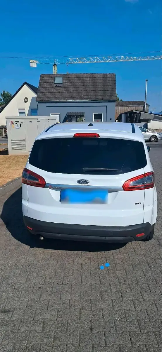 Gebraucht Ford S-MAX Titanium 143 PS (105 kW) 2010 Weiß Van / Kleinbus