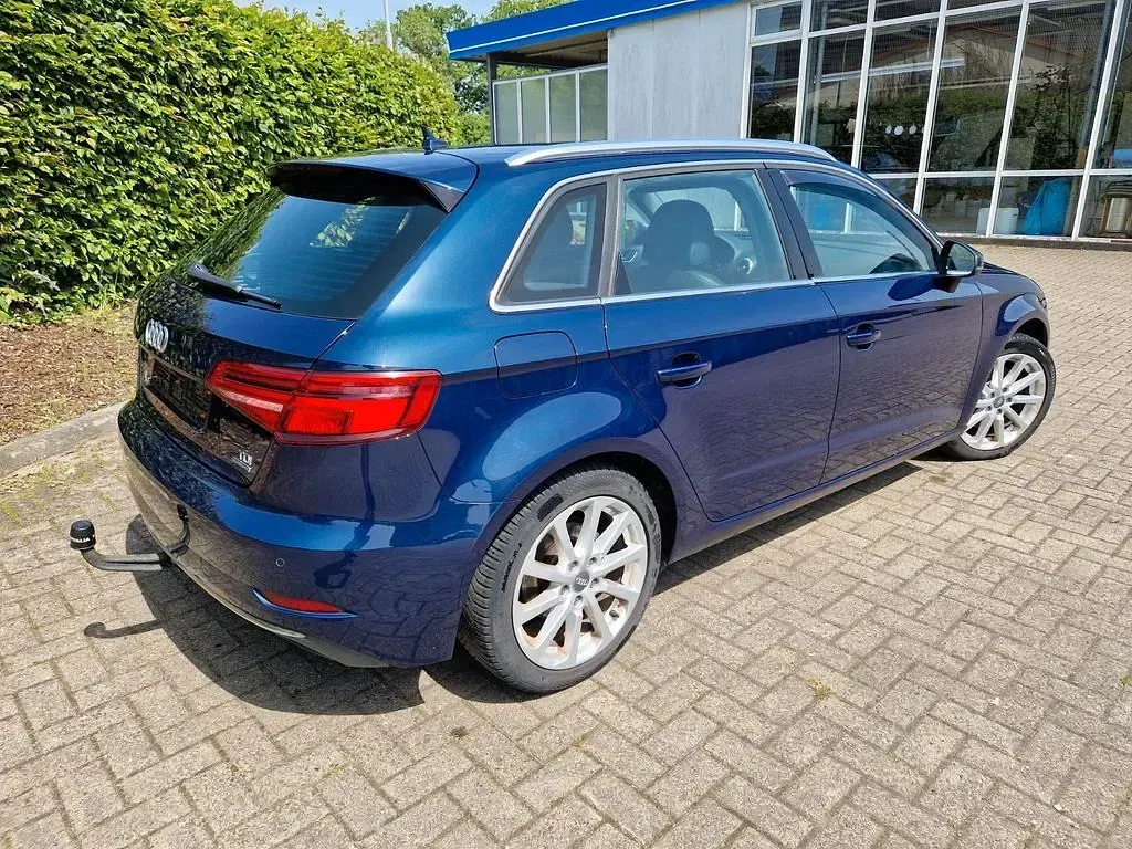 Gebraucht Audi A3 184 PS (135 kW) 2018 Blau Limousine