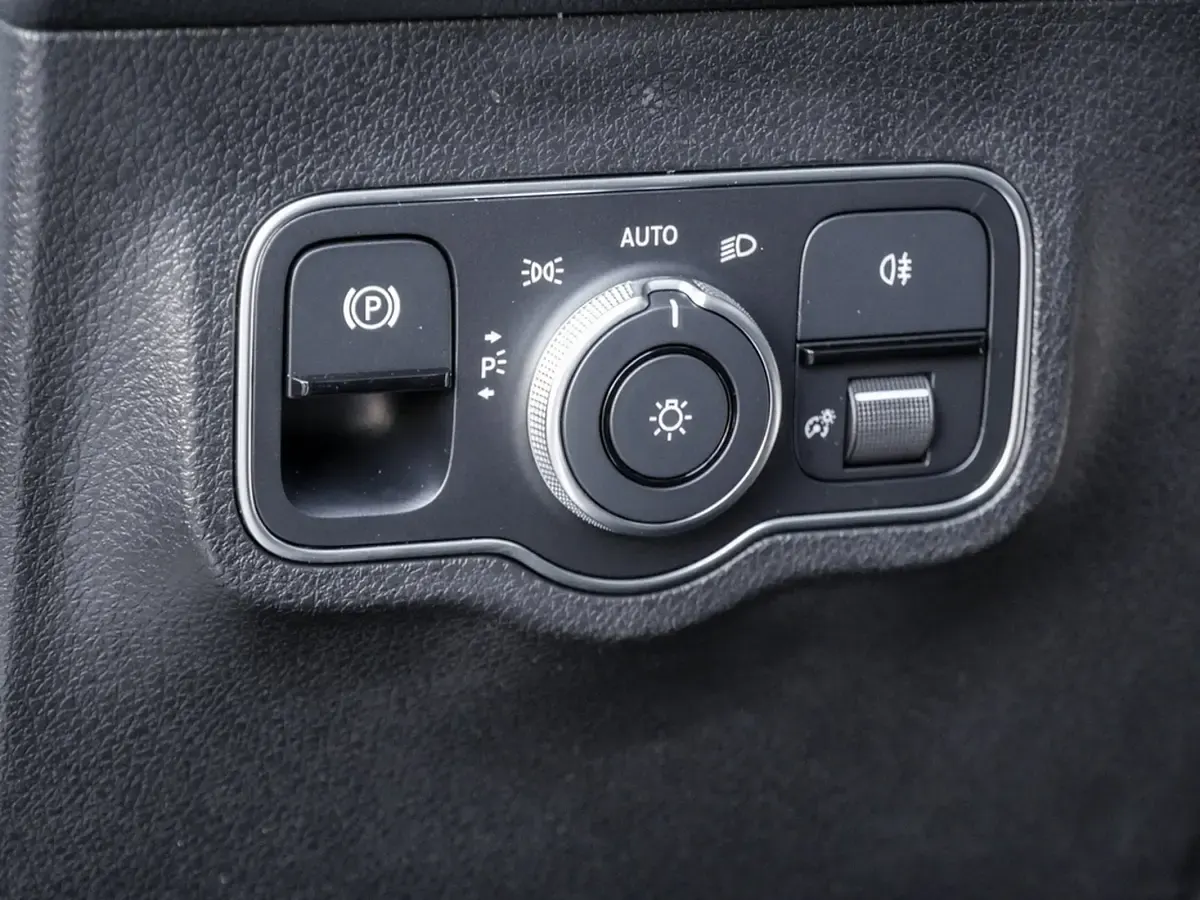 Gebraucht Mercedes EQB350 AMG 158 kW (215 PS) 2023 Schwarz SUV