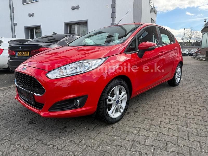 Gebraucht Ford Fiesta Celebration 60 PS (44 kW) 2016 Rot Kleinwagen
