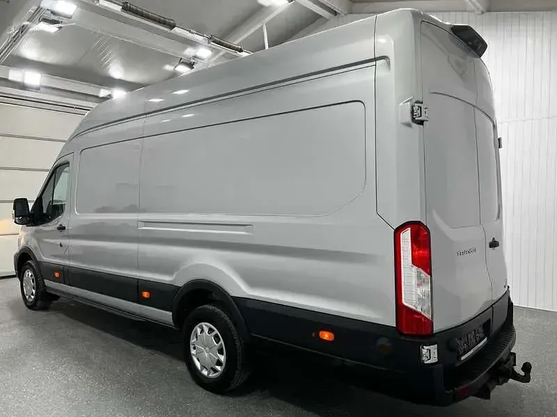Używany Ford Transit 131 KM (96 kW) 2020 Srebrny Van