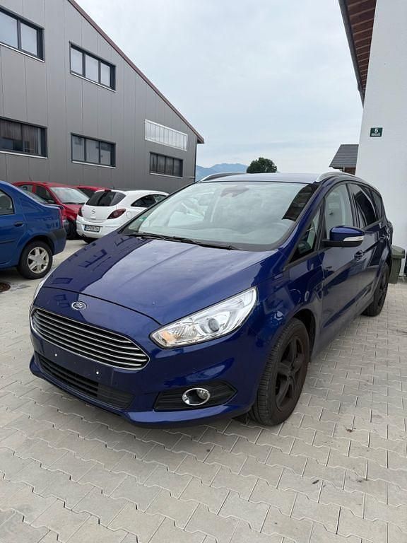 Blau Gebraucht 2017 Ford S-MAX Trend Van / Kleinbus | 7.990 € - Bild 1/4