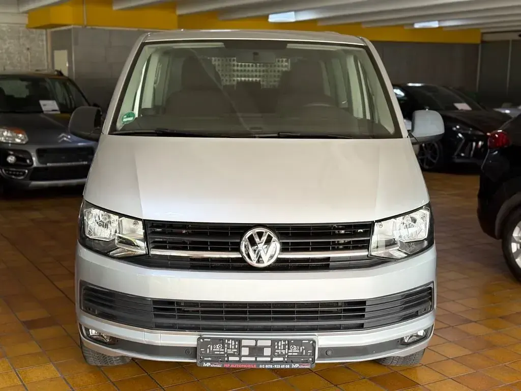 Gebraucht VW Multivan Trendline 150 PS (110 kW) 2016 Silber Van / Kleinbus